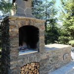 Grill i wędzarnia z łupka szarogłazowego