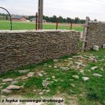 budowa muru z łupka surowego drobnego