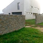 mur z łupka surowego drobnego