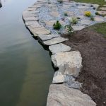 brzeg stawu w łupku