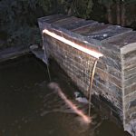 kaskada z cegły łupkowej