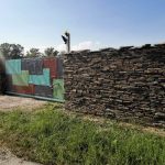 mur oklejony łupkiem ciętym jednostronnie(2)