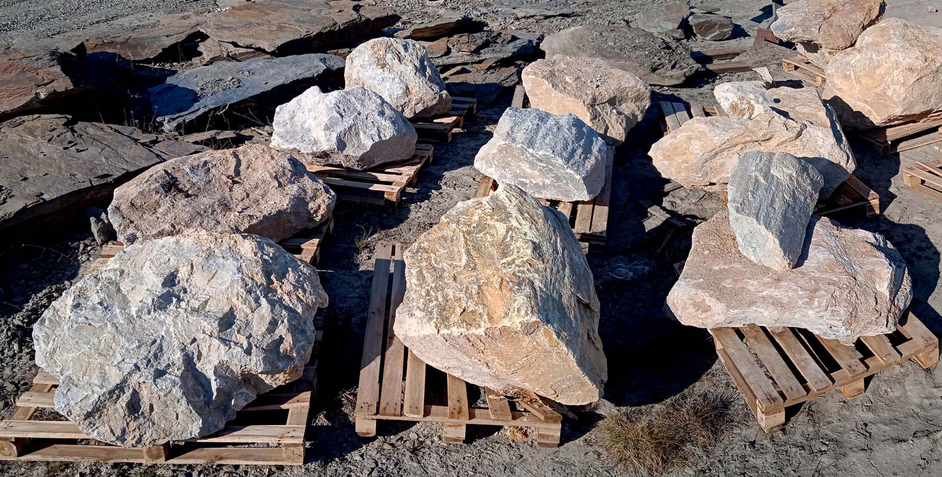 wielkie bryły z dolomitu