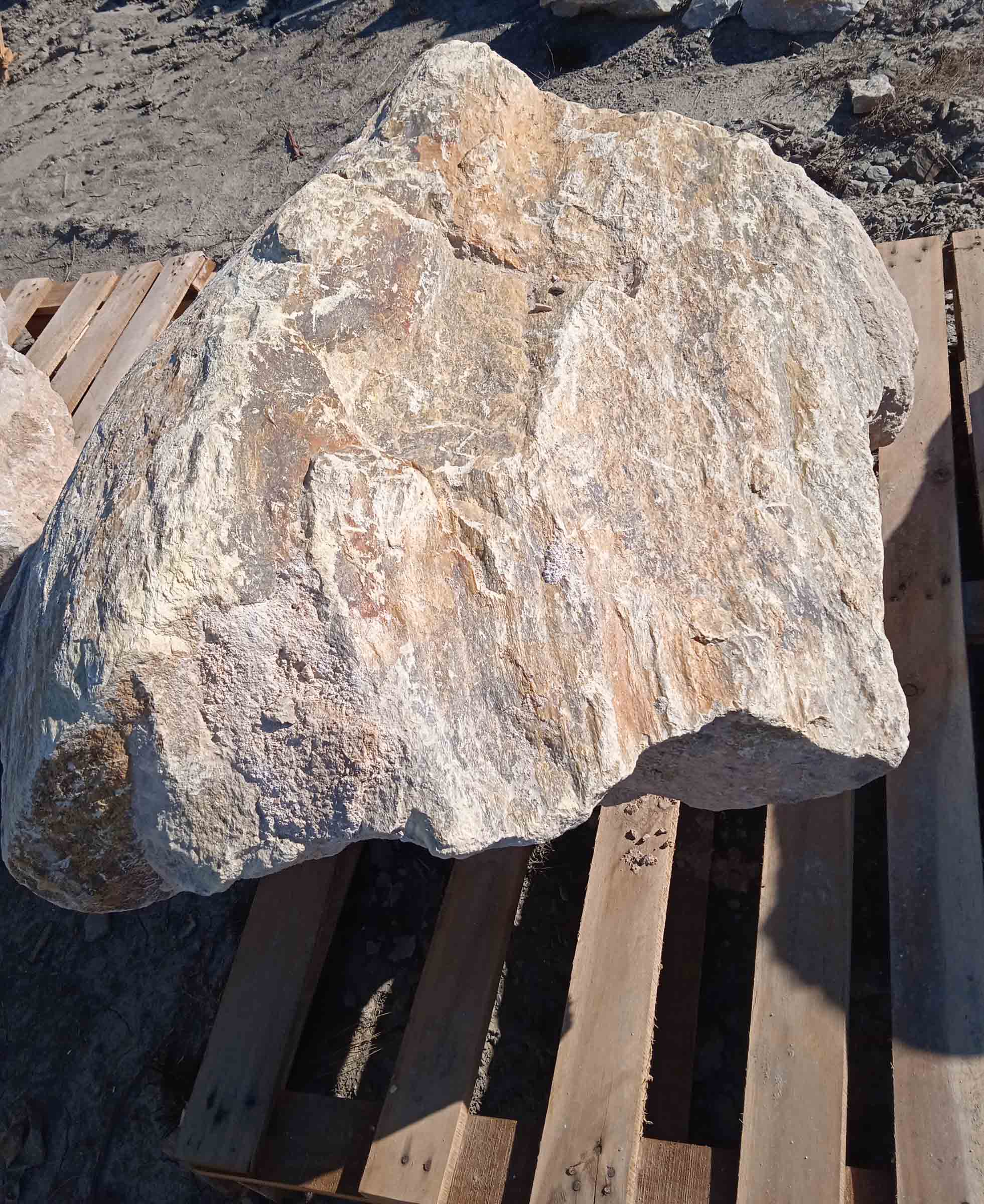 wielkie bryły z dolomitu(2)