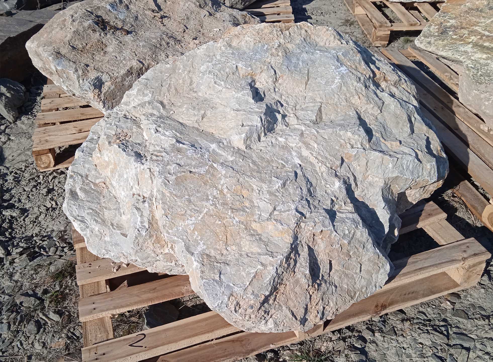 wielkie bryły z dolomitu(4)