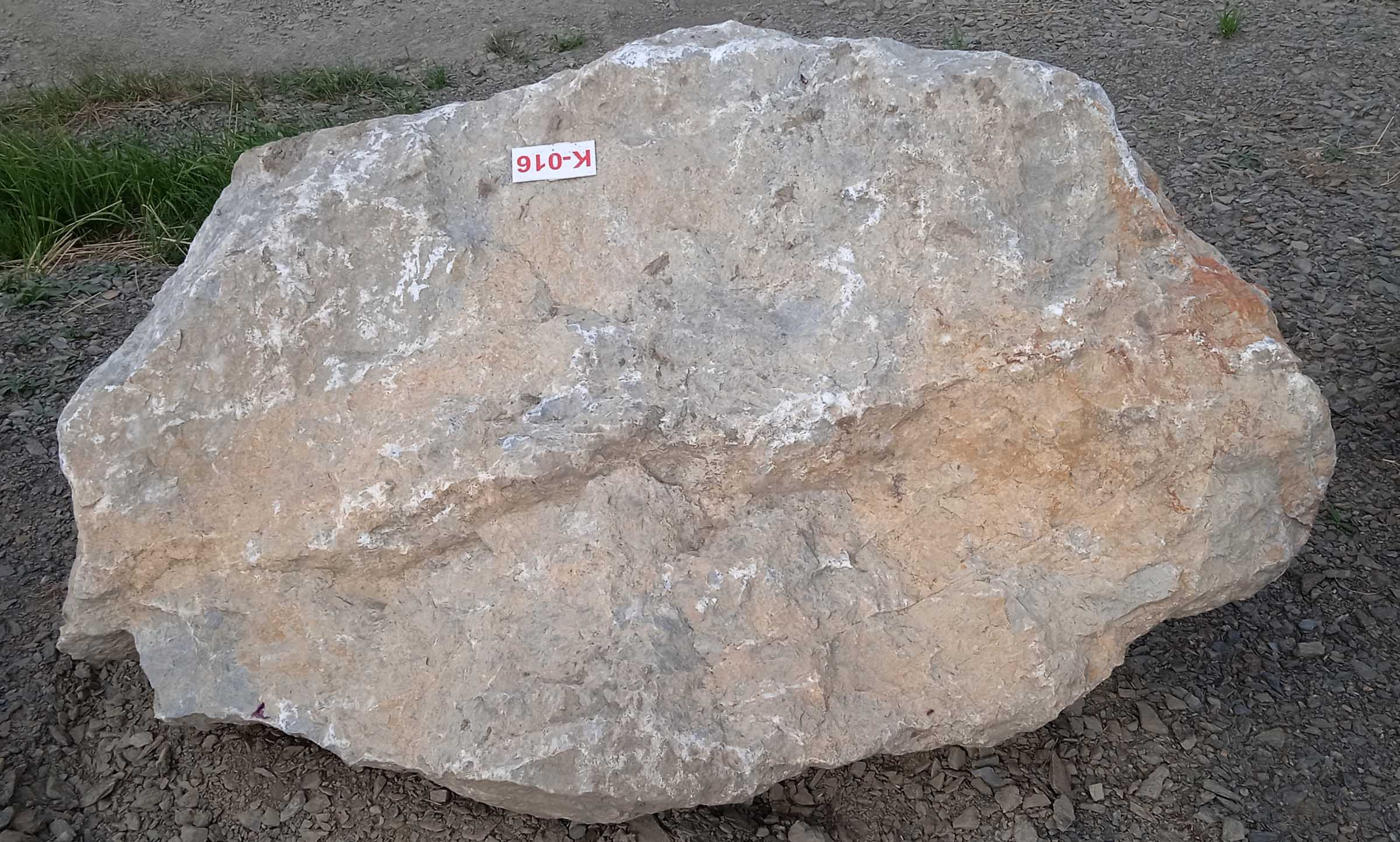 Bryła dolomitowa K-016